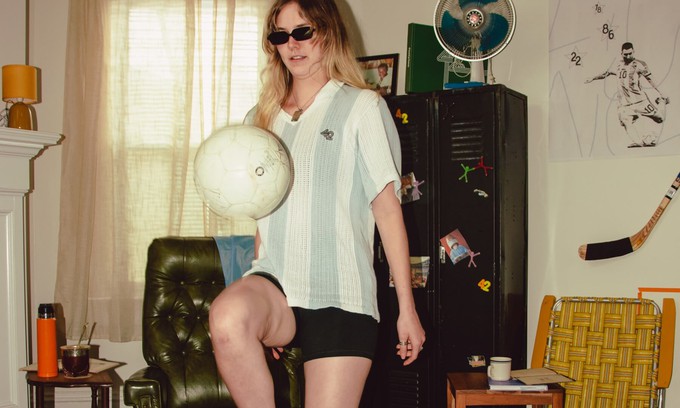 Football fan being a more sustainable sports fan