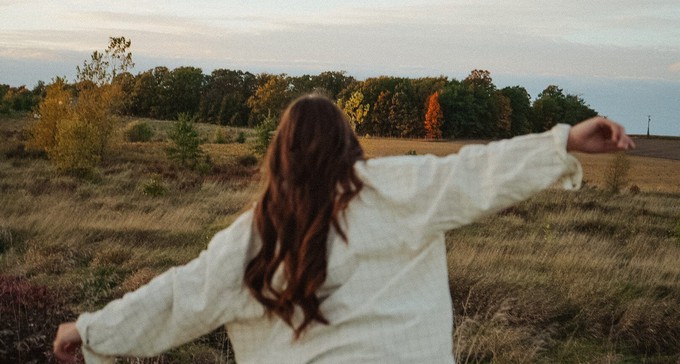 Consumer in nature caring about biodiversity