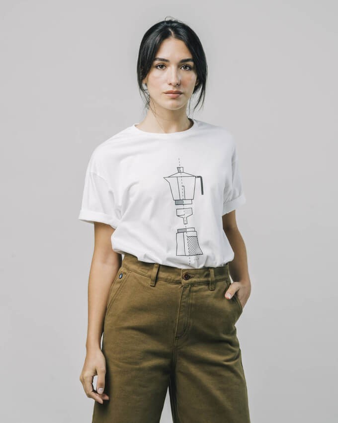Woman wearing a sustainable t-shirt
