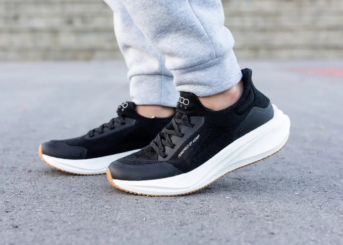 Runners for Women in Black and White from 8000kicks