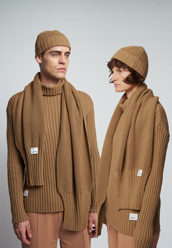 COMBI: Organic cotton knit hat and knit scarf in brown from AFORA.WORLD