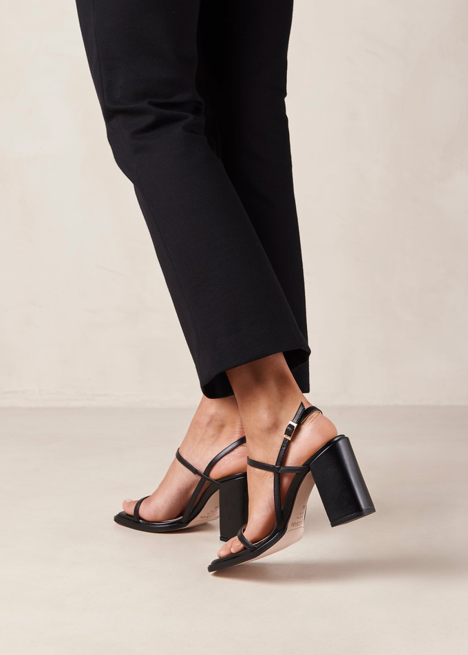 Fuchsia Tamaris vegan sandal with high block heel
