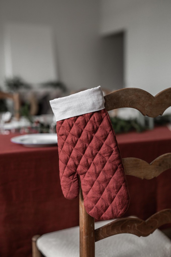 Linen Christmas oven mitt from AmourLinen