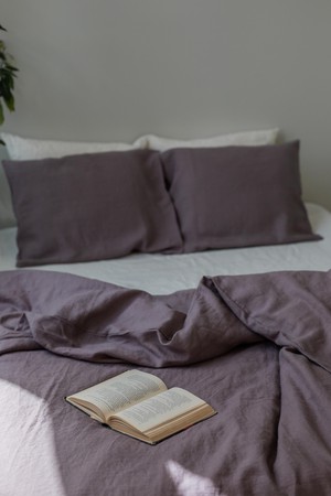 Linen bedding set in Dusty Lavender from AmourLinen
