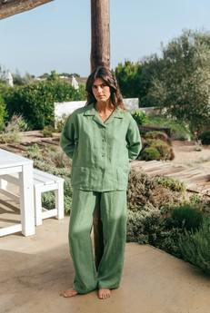 Pajama set SNOOZE in Matcha Green via AmourLinen