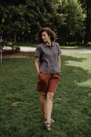 Linen shirt SCARLETT in Charcoal S | sale from AmourLinen