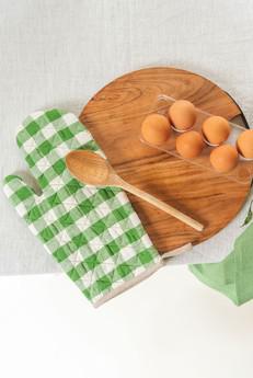 Linen oven mitt in Green Gingham via AmourLinen