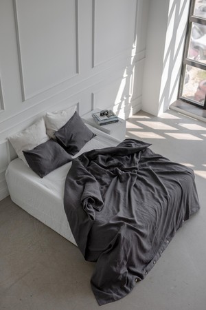 Linen bedding set in Charcoal from AmourLinen