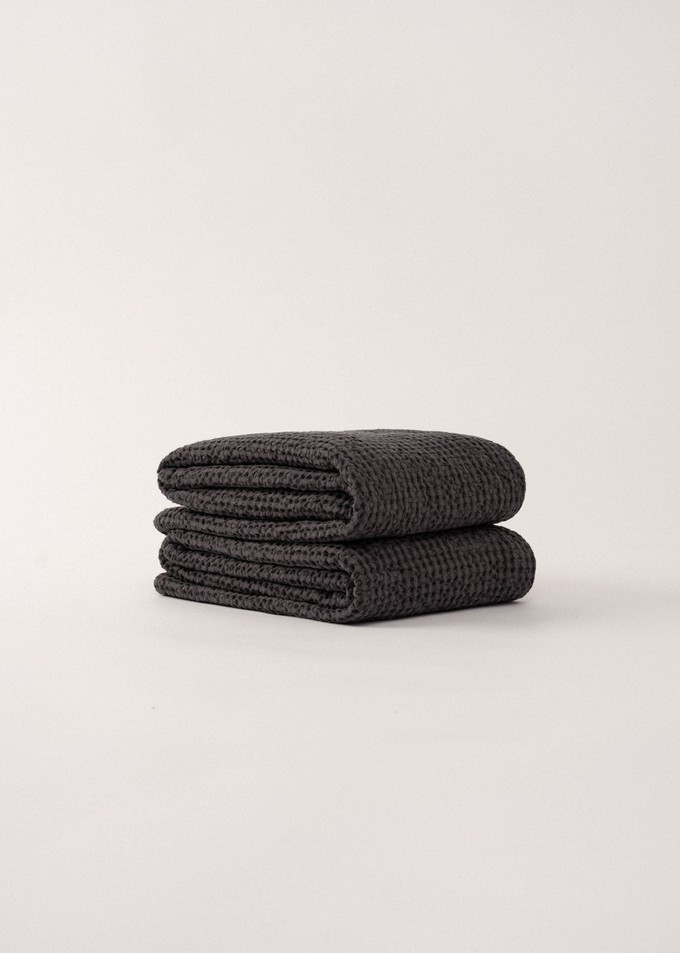 Linen waffle bath towel in Charcoal from AmourLinen