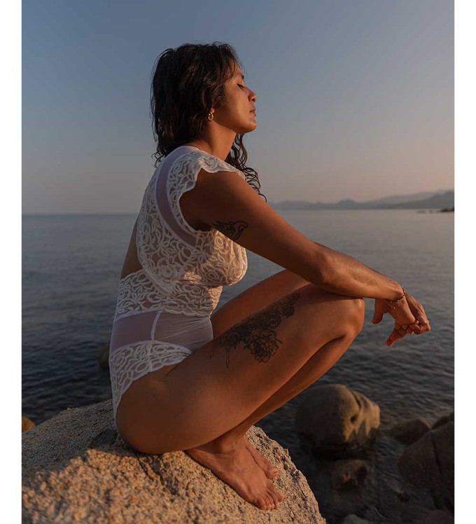 Amara White Bodysuit from Anekdot