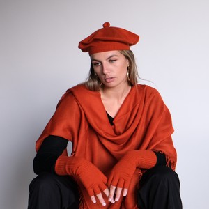 Orange fingerless gloves in cashmere silk knit from Asneh