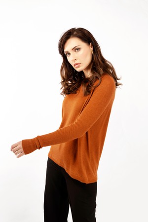 Beverly brown cashmere sweater with rib details from Asneh