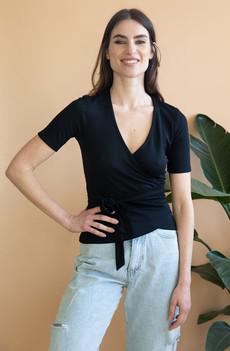 Wrap-over top Olivier black from avani apparel