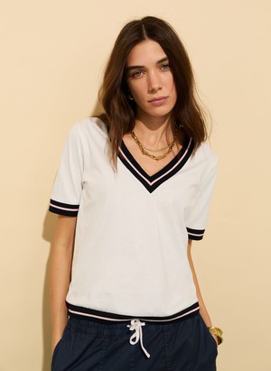 Hal Organic V-Neck Tee from Baukjen