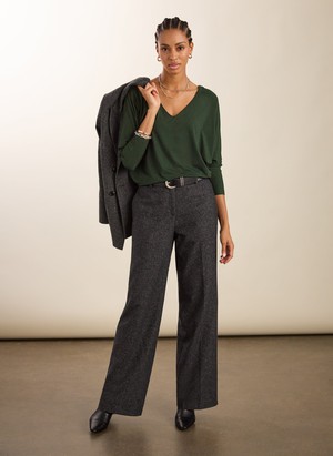Ella Relaxed V-Neck Top from Baukjen