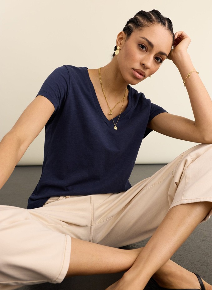 Hanorah Organic V-Neck Tee from Baukjen