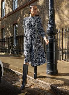 Essie Strong Shoulder Dress via Baukjen
