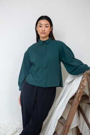 Konara Organic Cotton Jersey and Poplin Shirt in Pine from Beaumont Organic