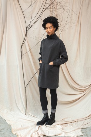 Tricia Organic Cotton Felpe Dress in Charcoal Stonewash from Beaumont Organic