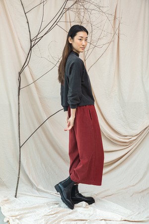 Maiya Organic Cotton Felpe Sweatshirt in Charcoal Stonewash from Beaumont Organic