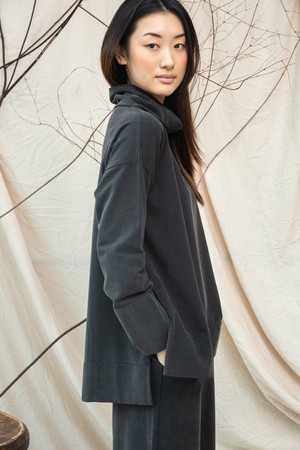 Glenn Organic Cotton Felpe Sweatshirt in Charcoal Stonewash from Beaumont Organic