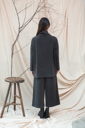 Glenn Organic Cotton Felpe Sweatshirt in Charcoal Stonewash from Beaumont Organic