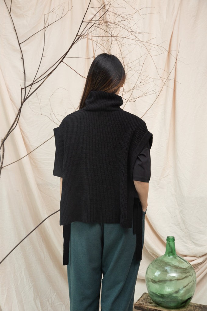 Kanon Recycled Wool Knitted Vest in Black from Beaumont Organic