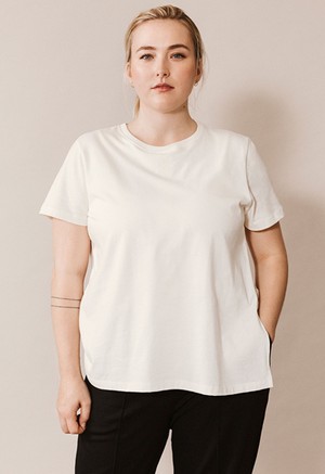 Maternity t-shirt with nursing access from Boob Design