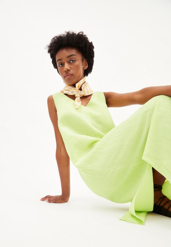 Jornaa lino jurk - light lime from Brand Mission