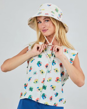 Mini flower bucket hat Ecru from Brava Fabrics