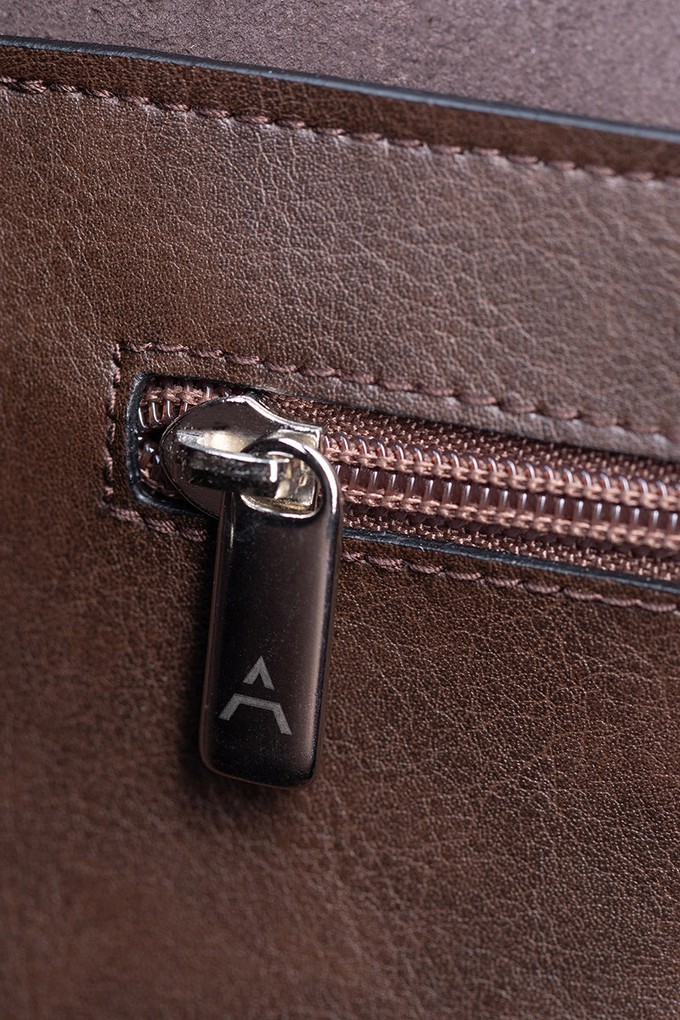 Totissimo shoulder bag - Chocolate from CANUSSA