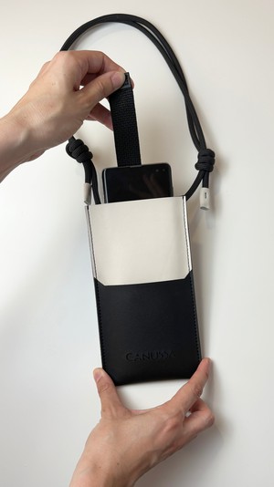 Move phone case - Corn Black / Cream from CANUSSA