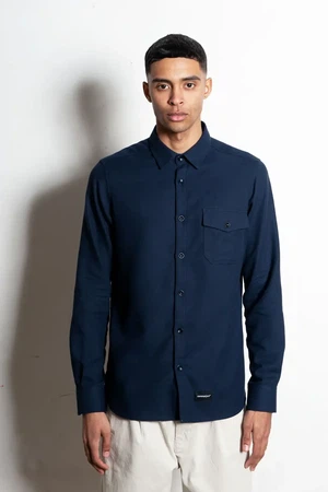 Sustainable shirt Hinas | navy blue from common|era sustainable fashion