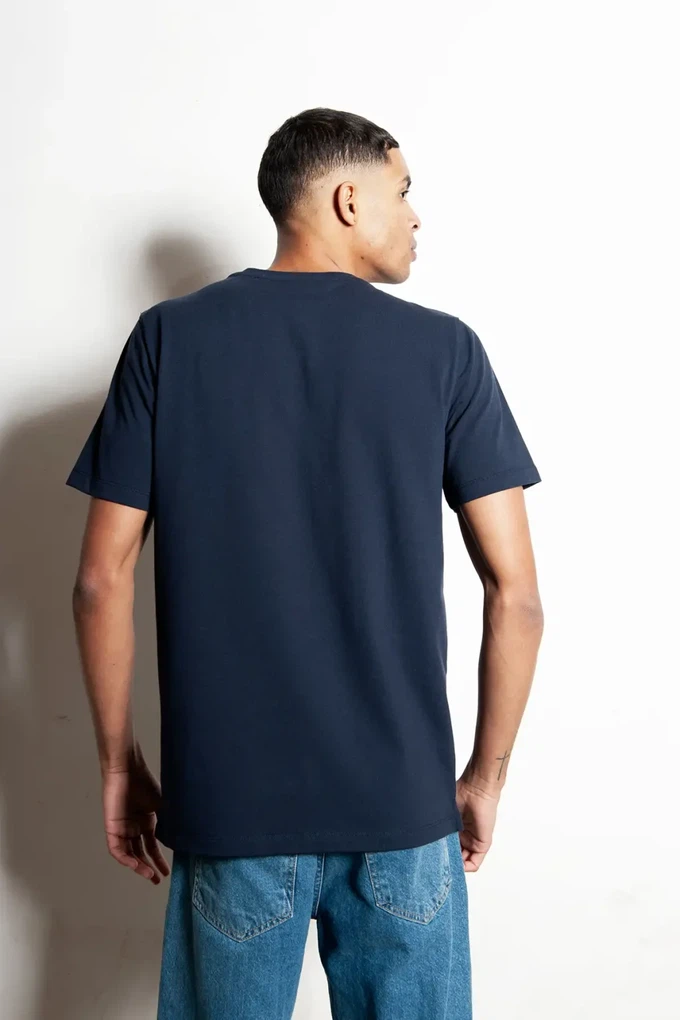 Sustainable T-shirt Hiland | navy blue from common|era sustainable fashion