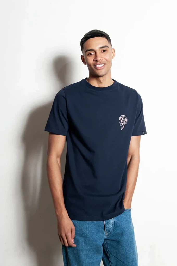 Sustainable T-shirt Hiland | navy blue from common|era sustainable fashion