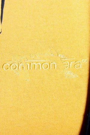 Sustainable T-shirt Hille | ocher gold from common|era sustainable fashion