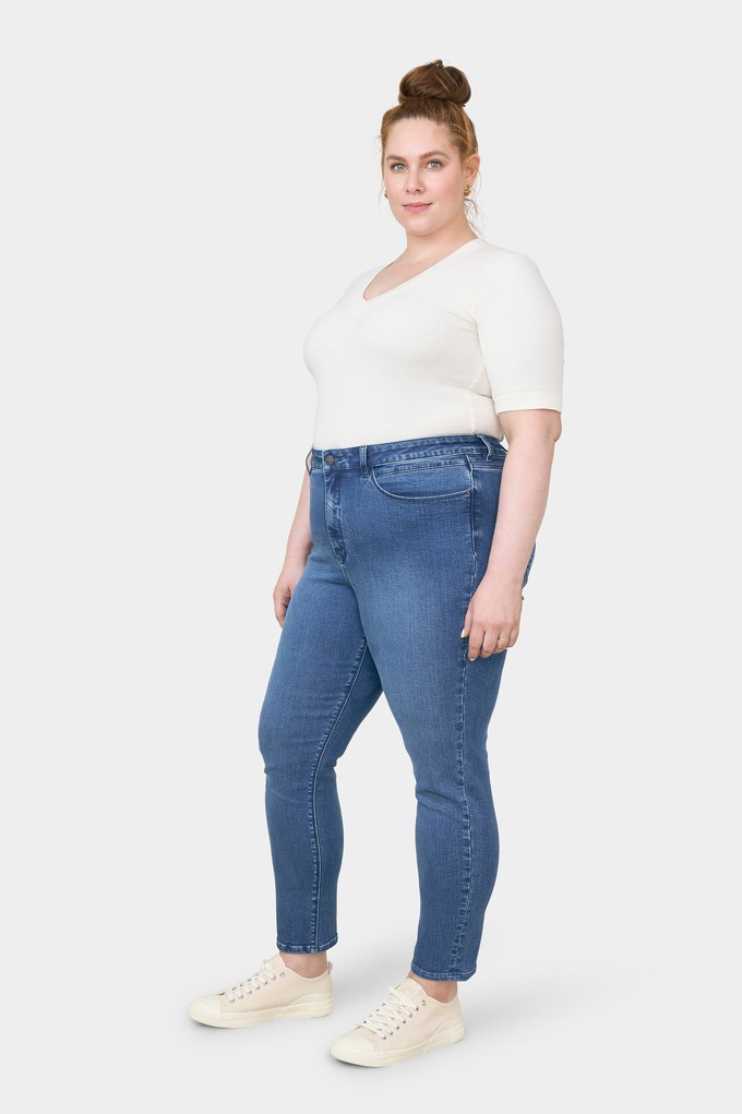 SUN UP Skinny Powerstretch - Curvy - Medium Blue from DAWN Denim SUN UP Skinny Powerstretch - Curvy - Medium Blue from DAWN Denim