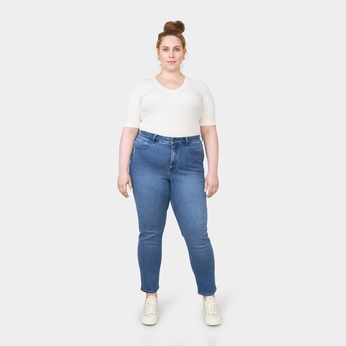 SUN UP Skinny Powerstretch - Curvy - Medium Blue from DAWN Denim SUN UP Skinny Powerstretch - Curvy - Medium Blue from DAWN Denim