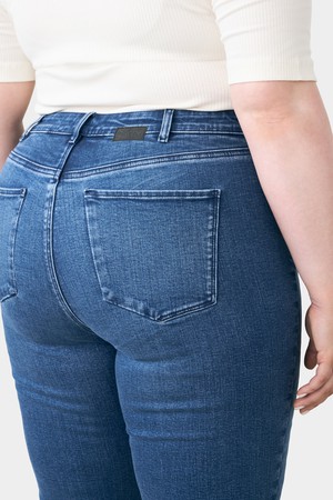 SUN UP Skinny Powerstretch - Curvy - Medium Blue from DAWN Denim SUN UP Skinny Powerstretch - Curvy - Medium Blue from DAWN Denim