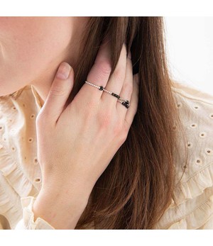 A BEAUTIFUL STORY •• Ring Sparkle GC Black Onyx M/L from De Groene Knoop