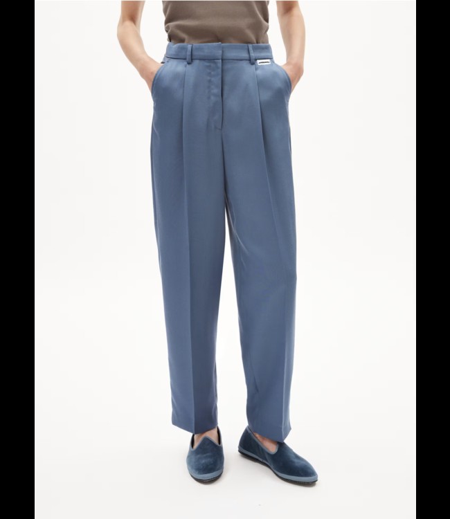 ARMEDANGELS ••Broek  SANDRINAA TAPERED | Iron blue from De Groene Knoop