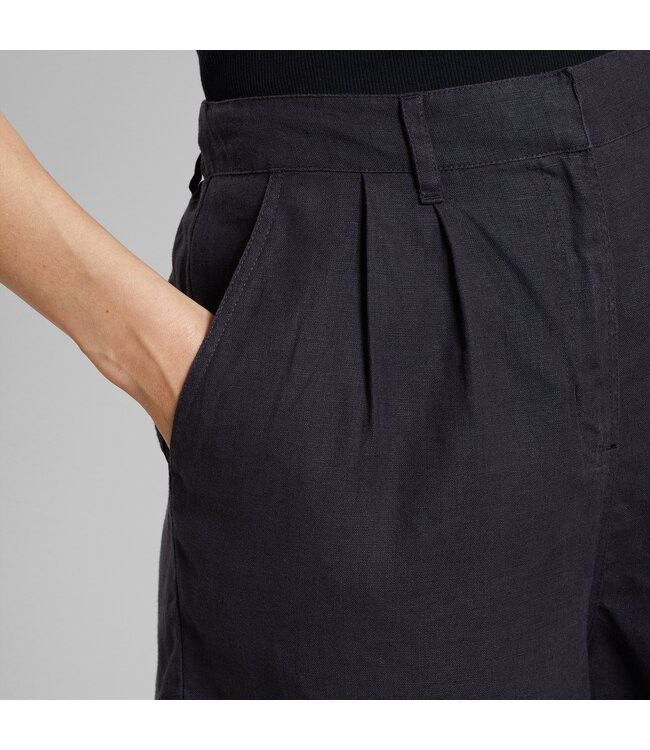 DEDICATED. •• Shorts Djupvik Linen| Phantom Black from De Groene Knoop