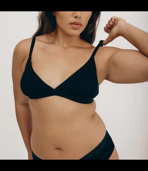 Organic Basics •• Rib-Flex Triangle Bra | black from De Groene Knoop