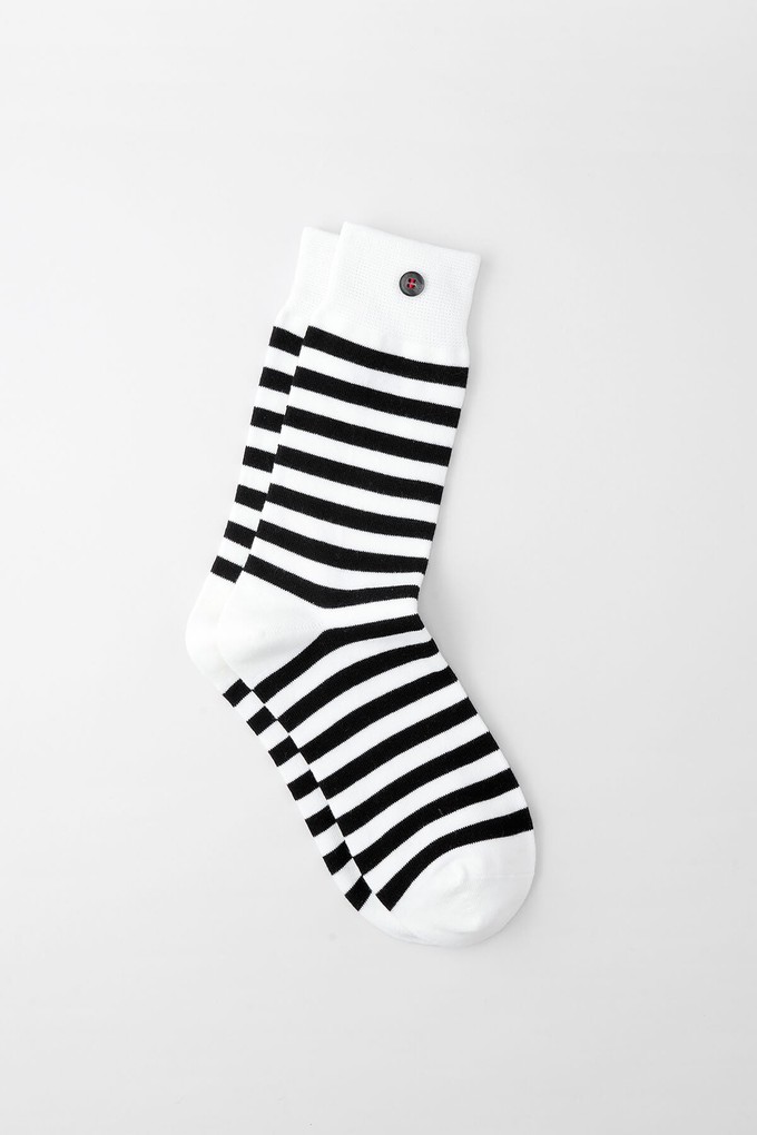 (2 Pairs) Women's Earth Creative Button Socks from Ecoer Fashion