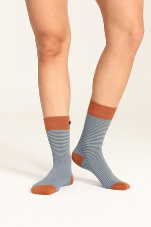 (2 Pairs) Women's Earth Creative Button Socks from Ecoer Fashion