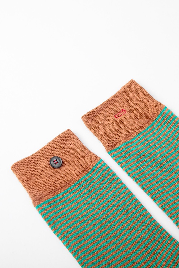 (2 Pairs) Women's Earth Creative Button Socks from Ecoer Fashion