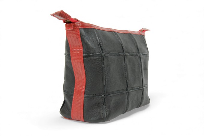Cosmetics Case / Toiletry Bag | Leather & Fire-hose from Elvis & Kresse