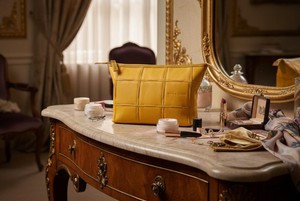 Cosmetics Case / Toiletry Bag | Leather & Fire-hose from Elvis & Kresse