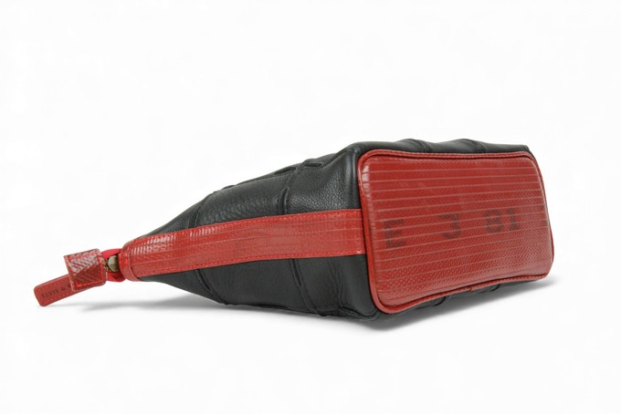 Cosmetics Case / Toiletry Bag | Leather & Fire-hose from Elvis & Kresse