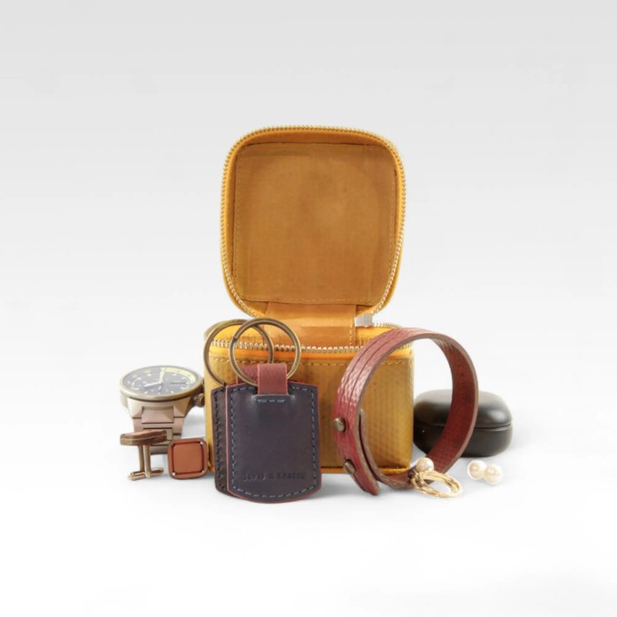 Medium Box | Leather & Fire-hose from Elvis & Kresse
